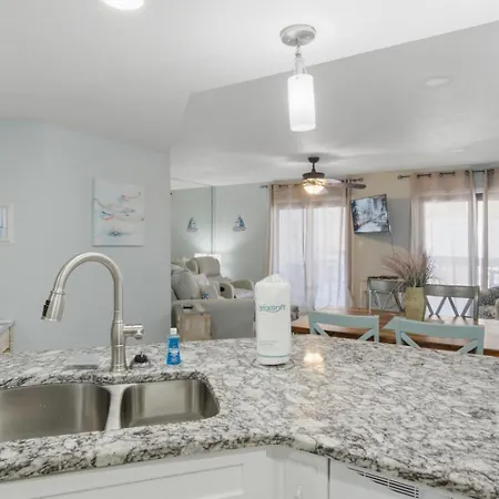 Gulf-View Condo Steps From The Beach Regatta 102A